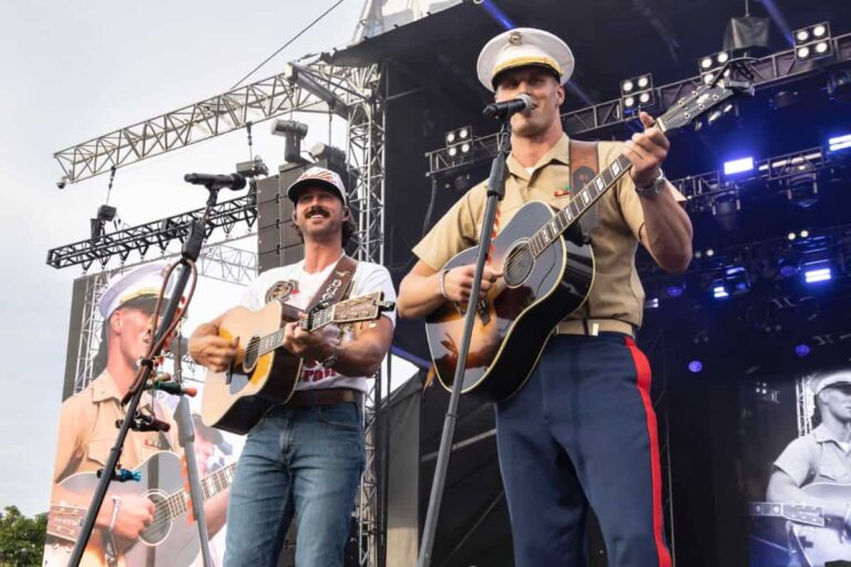 Descriptive alt text